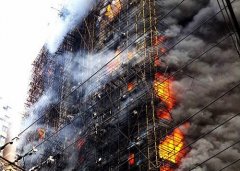 高層建筑火災(zāi)爆發(fā)，誰(shuí)能救你？